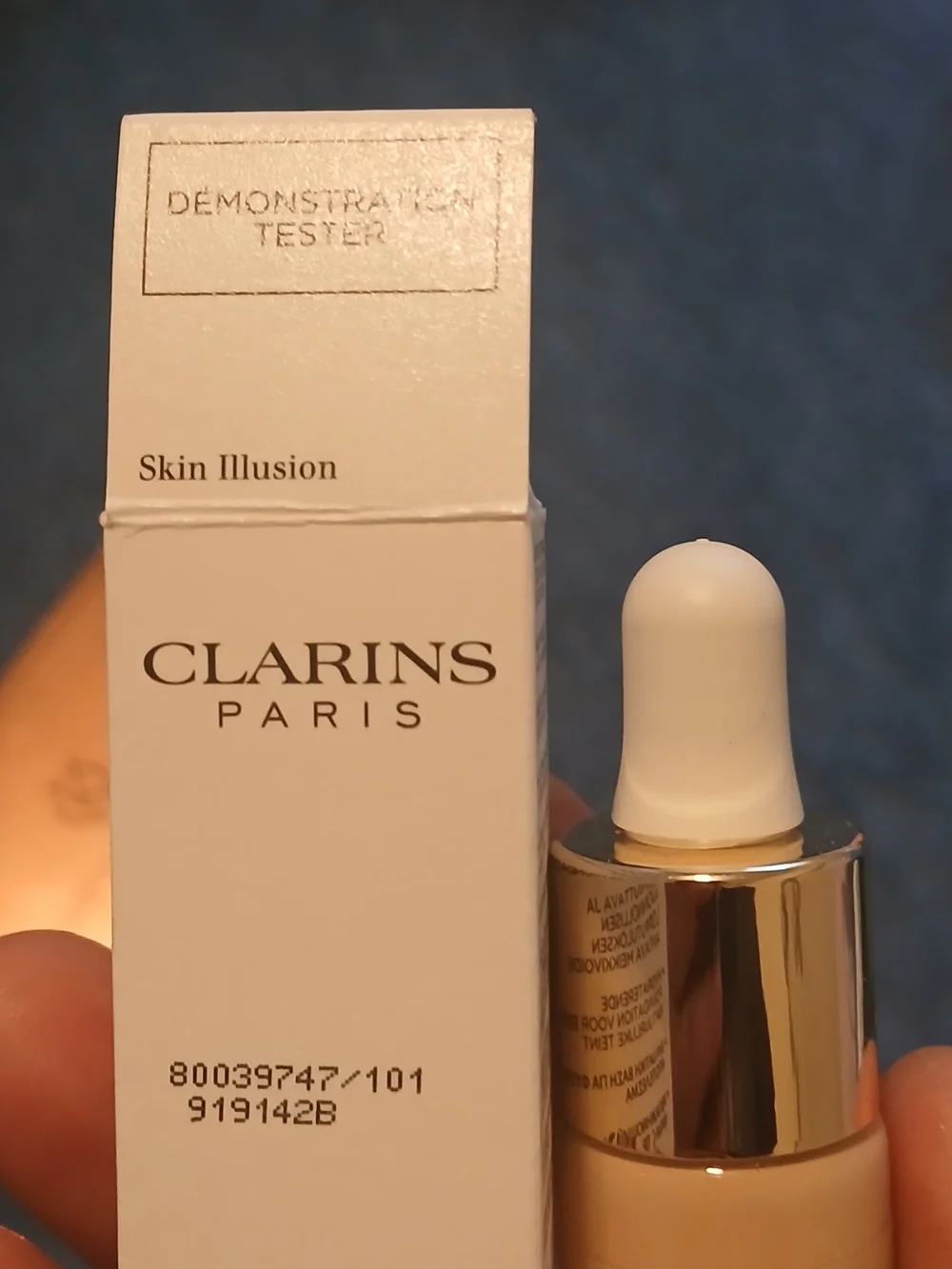 Clarins Skin Illusion Hydrating Foundation - Light Beige Tone